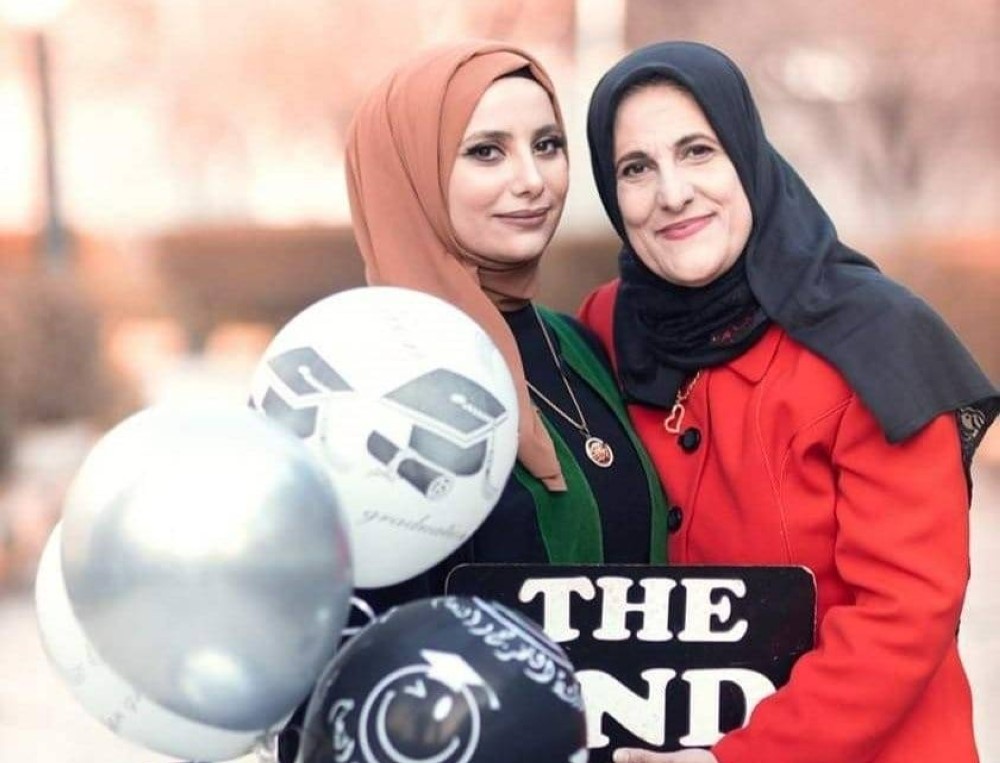 أمهات بديلات يرسمن فسيفساء الأمومة الصادقة