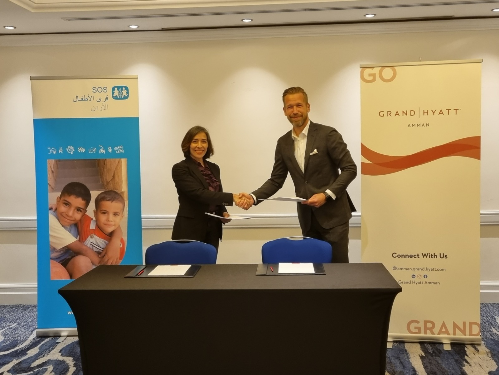 اتفاقية شراكة بين جراند حياة وقرى الأطفال لدعم الشباب