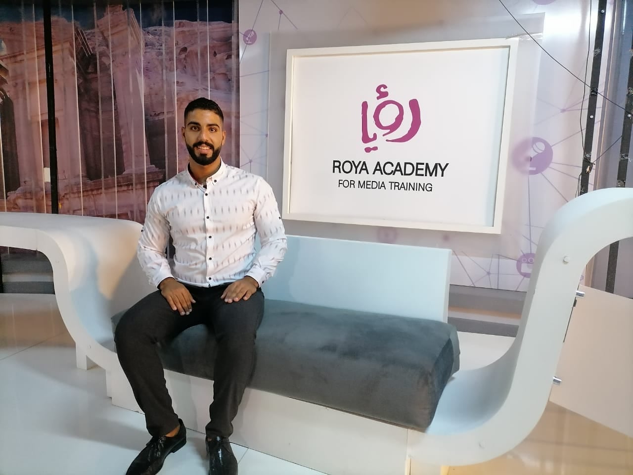 رحلة محمد: موهبة الصوت الإذاعي وما وراءها