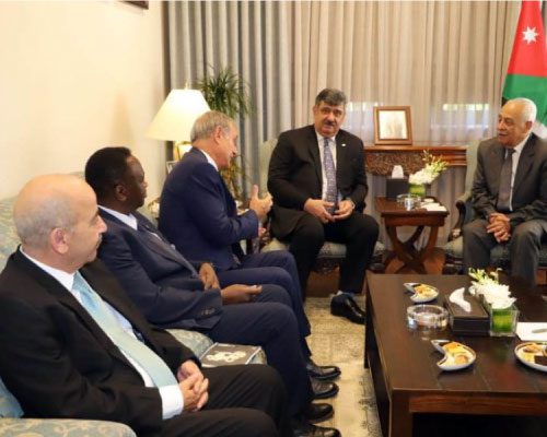 Deputising for His Majesty King Abdullah, Royal Court Chief Yousef Issawi on Tuesday met with the ‎President of SOS Children’s Villages International Siddhartha Kaul and an accompanying delegation.‎